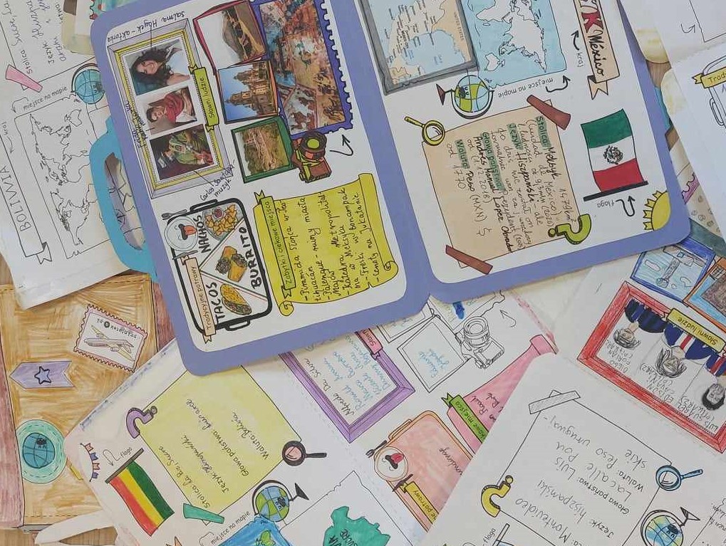 Zdjęcie przedstawia zrobione przez dzieci teczki o krajach.