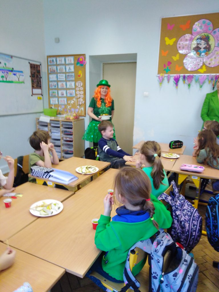 Zdjęcie przestawia obchody Dnia Świętego Patryka.