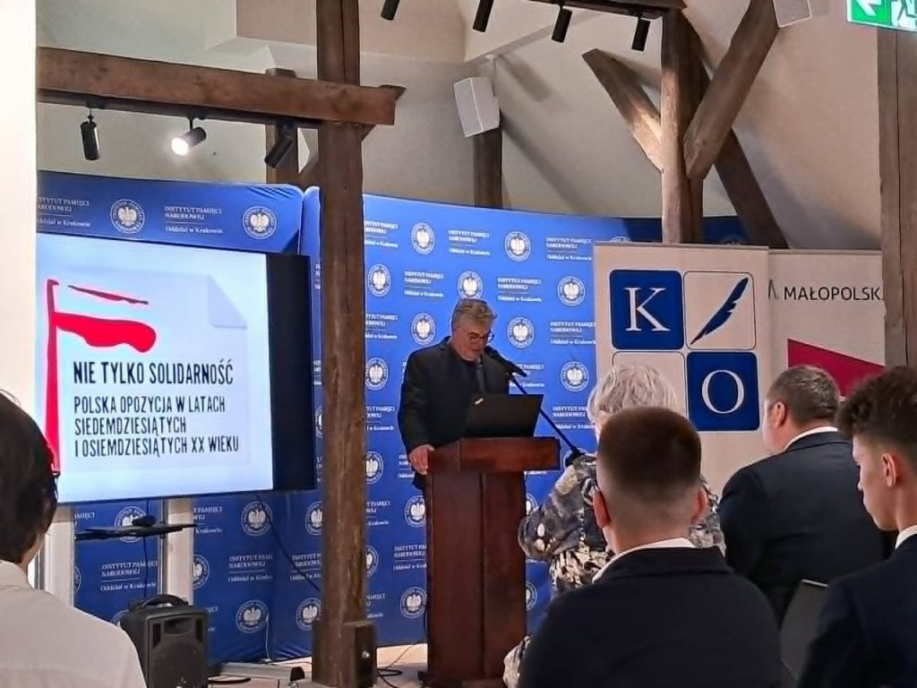 Zdjęcie z wręczenia nagród za wysokie wyniki w Konkursie Kuratoryjnym.